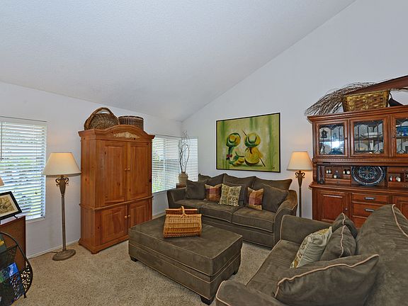 3rd image of 4586 Warwick Cir
