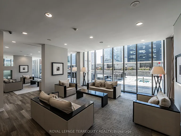 33 Charles St E #4008 — Photo 20