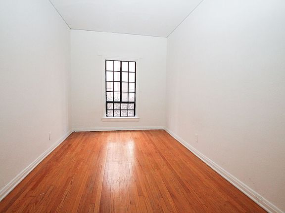 5th image of 367 N Orange Grove Ave #101
