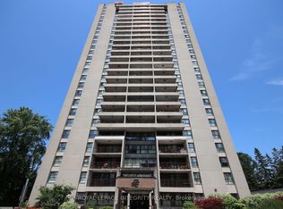 1785 Frobisher Ln #2701, Ottawa, ON K1G 3T7