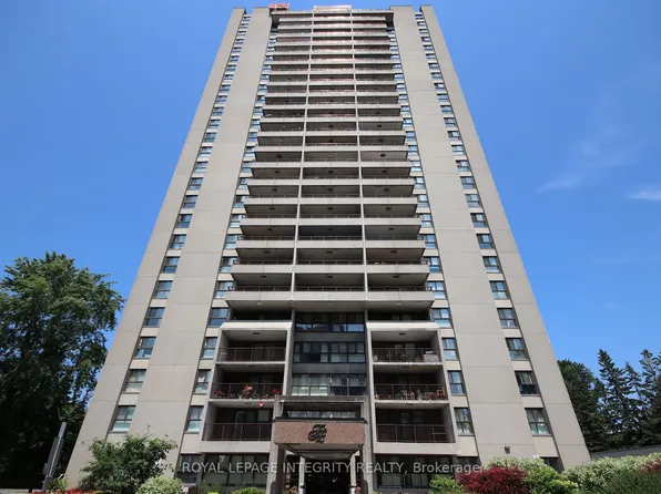 1785 Frobisher Ln #2701, Ottawa, ON K1G 3T7