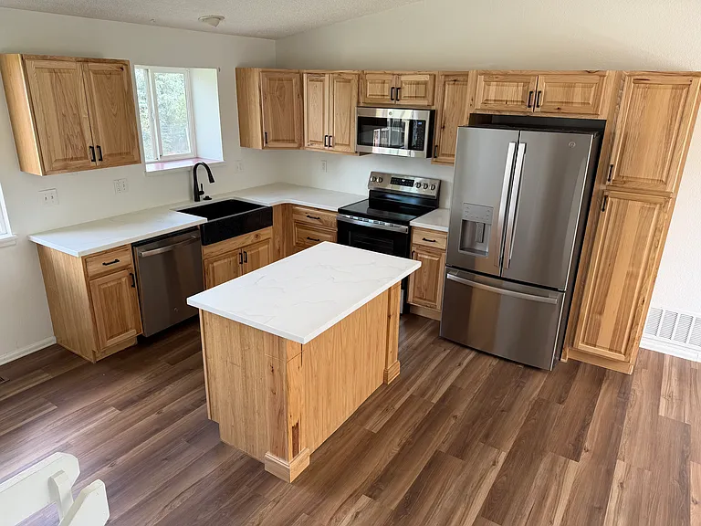 2185 Heathercrest Dr — Photo 2