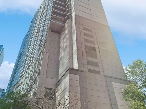 333 N Canal St APT 1706, Chicago, IL 60606