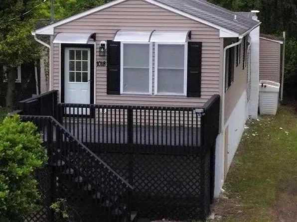 1018 Willow Dr, Gibbstown, NJ 08027