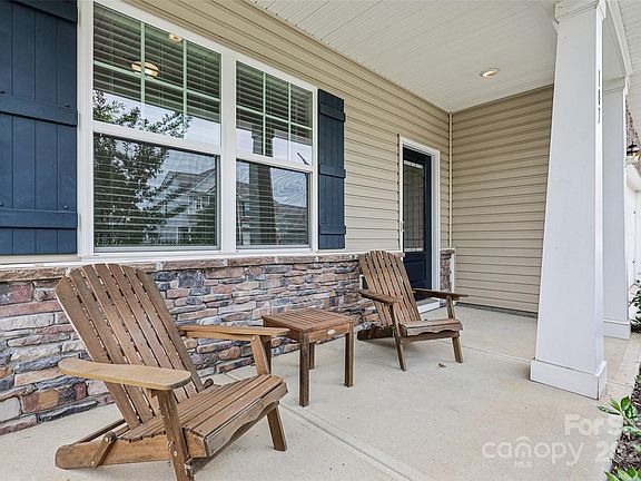 5th image of 107 Sequoia St