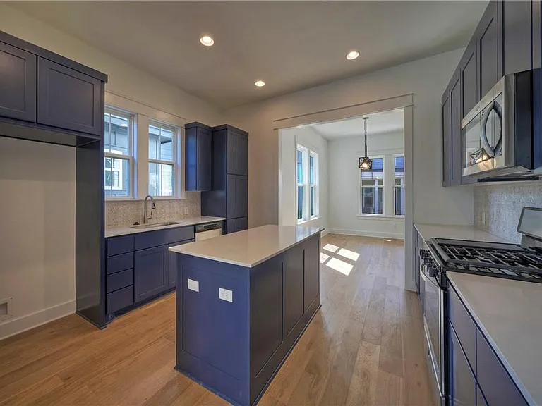 1010 Grant Wood Ave — Photo 5