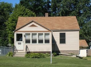 1615 Bainbridge St, La Crosse, WI 54603