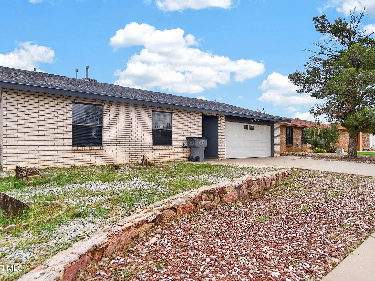 3 bed, 2.0 bath, 1350 sqft, $1,550 — Photo 2