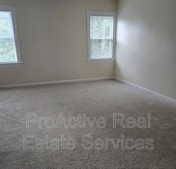 910 Colonial Ave — Photo 18