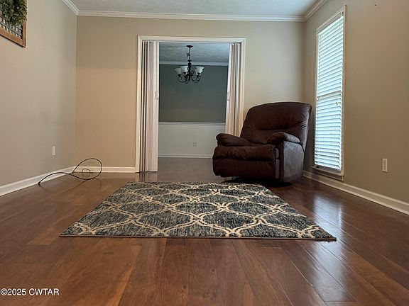 5th image of 30 Jamestown Dr