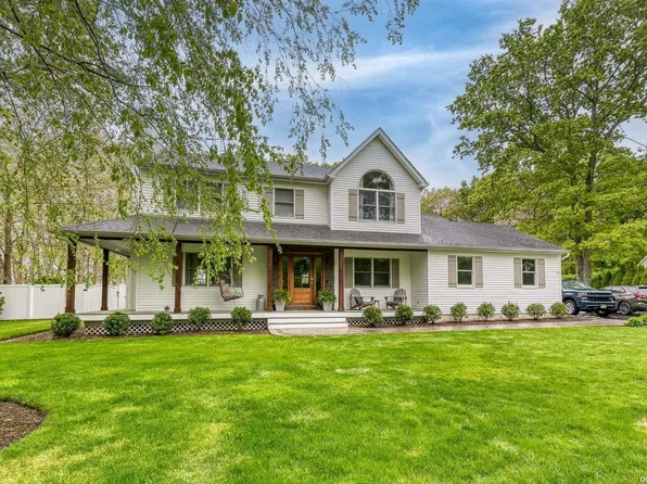 121 N Woods Road, Baiting Hollow, NY 11933