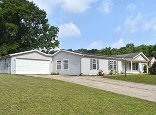 15285 Mary Wade Dr, Bristol, IN 46507