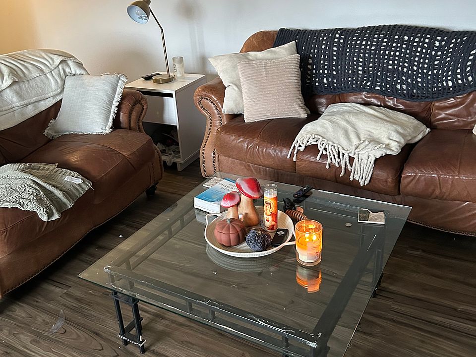 1st image of 860 10th Ave SE #102