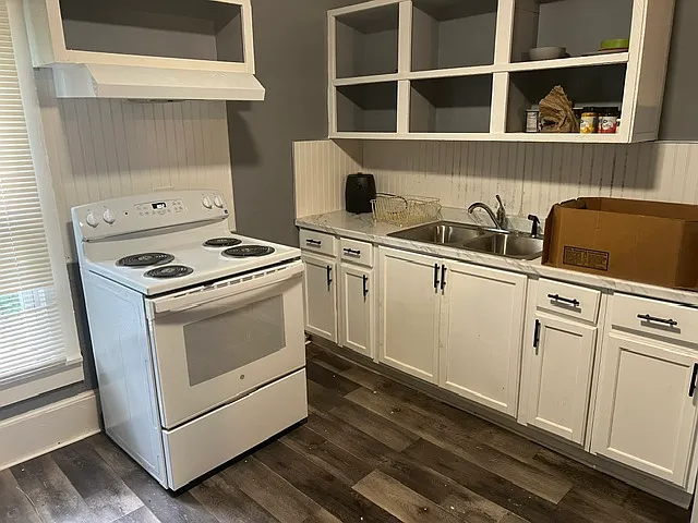 504 E Race St — Photo 10