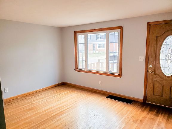 5th image of 42 Tussing Ln