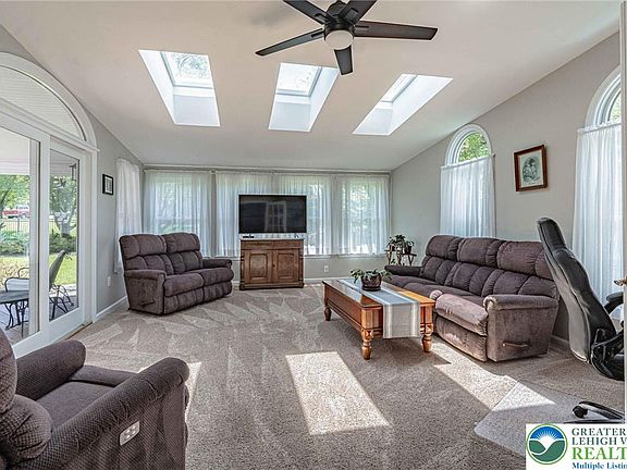 5th image of 3930 Danberry Dr