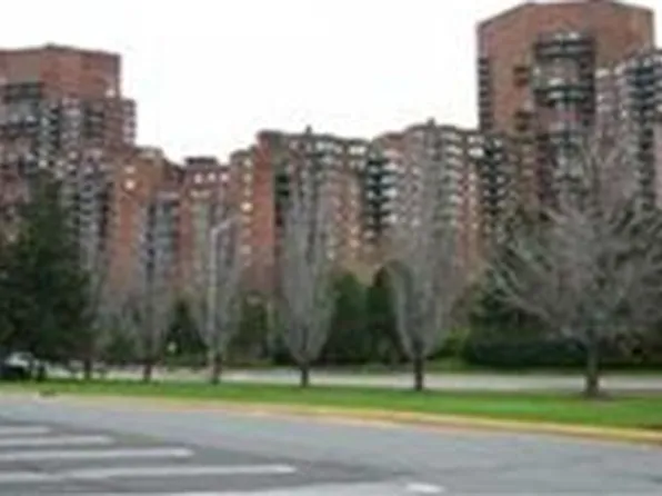 114 Harmon Cv, Secaucus, NJ 07094