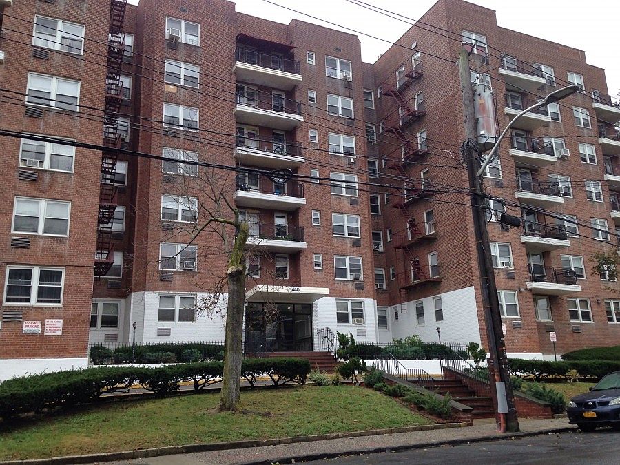2nd image of 440 Warburton Ave APT 5D