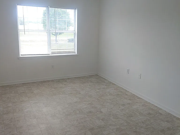 414 S Longstreet Rd E #8 — Photo 5