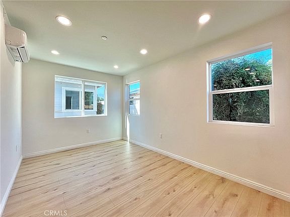 5th image of 936 E Sandra Ave