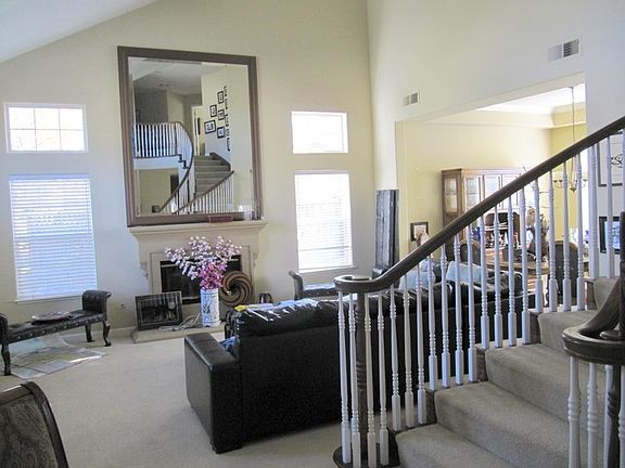 5th image of 221 Murcia Ct