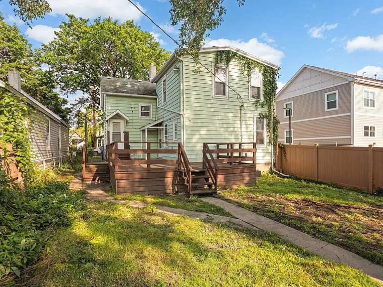 375 Erie St — Photo 16