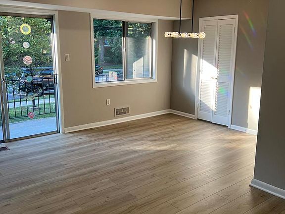 4th image of 10625 Weymouth St APT 104