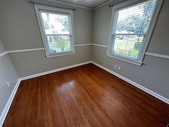 4th image of 250 Woodrow St