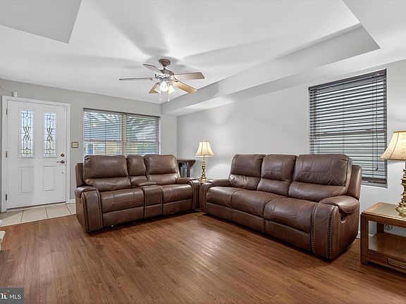 4th image of 3212 Pennwood Rd