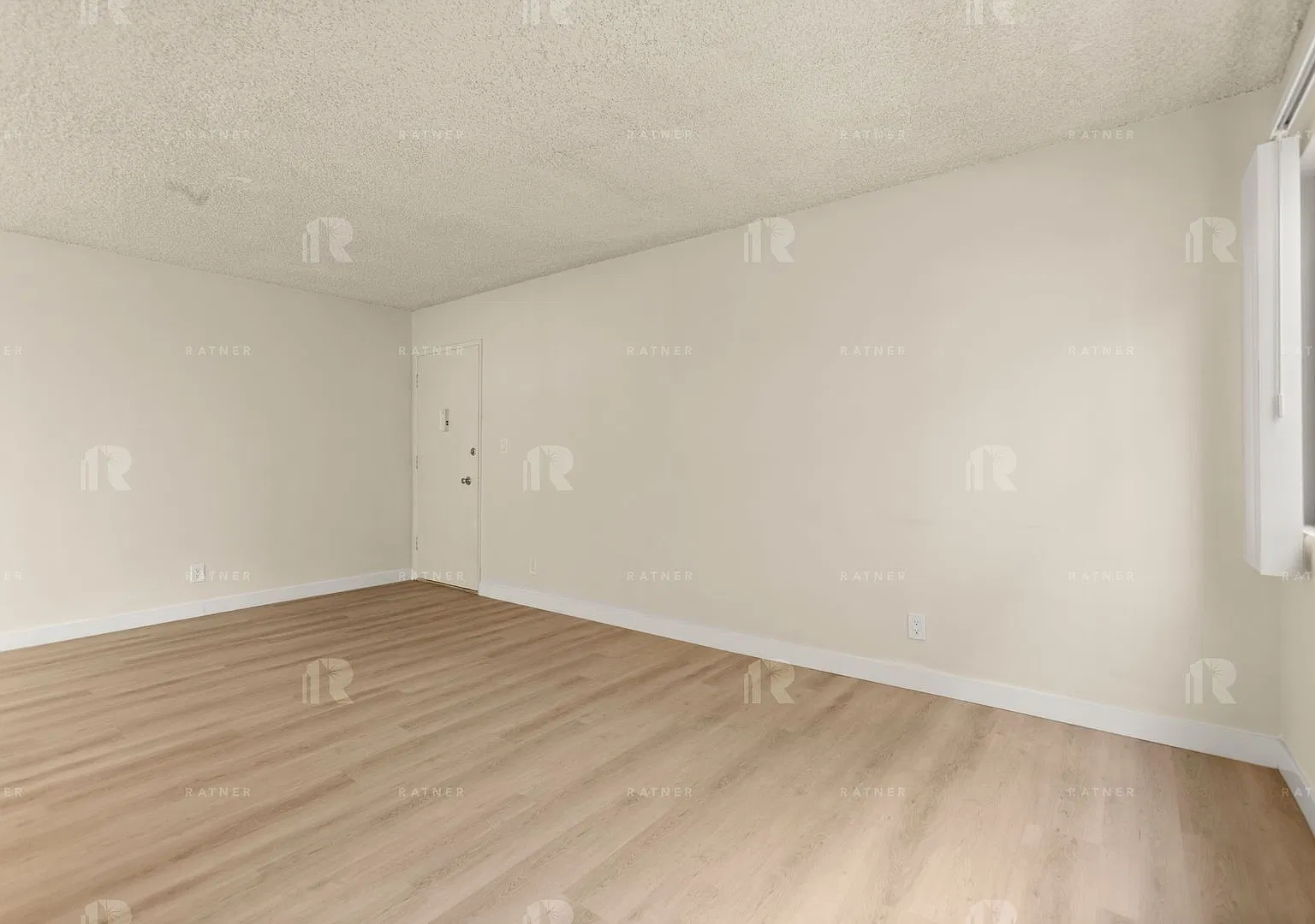 (Ar/Jo/Yo:B) 1206 N. Orange Drive — Photo 4