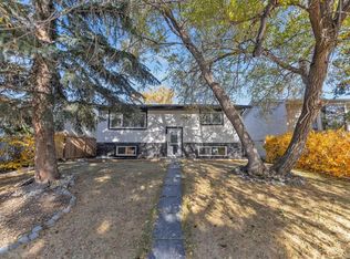 915 S Pinecliff Dr NE, Calgary, AB T1Y3Y3