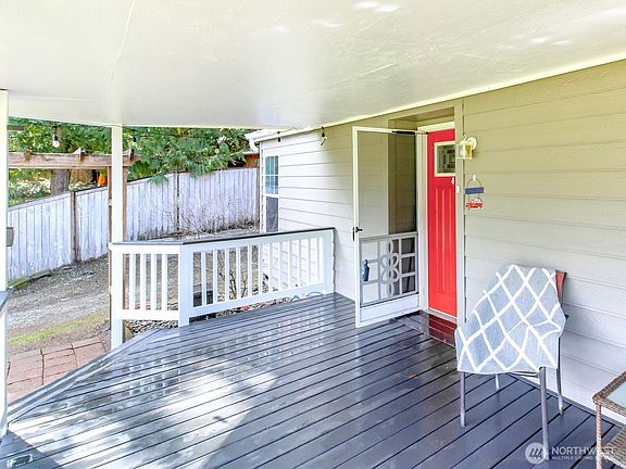 4th image of 4310 175TH Avenue E