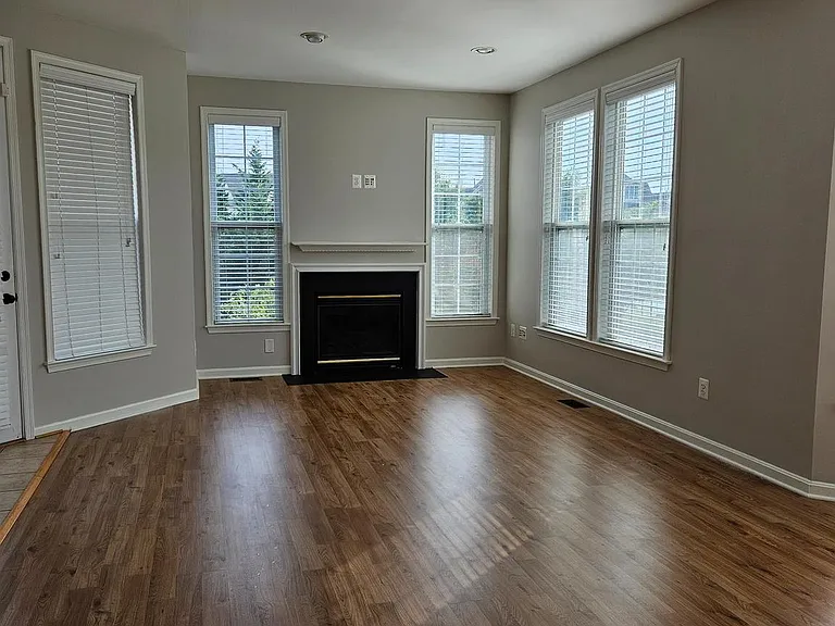 41904 Diabase Sq — Photo 5