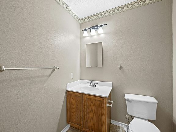 5th image of 1404 Comfort St