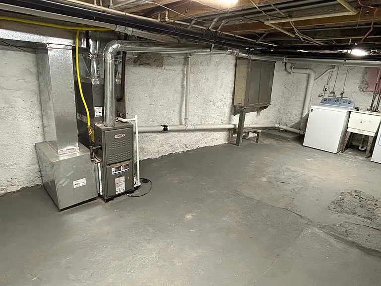 516 Woodbourne Ave — Photo 25