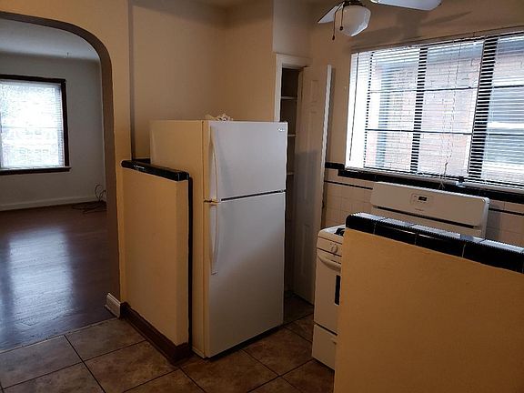 3rd image of 6649 Devonshire Ave #2