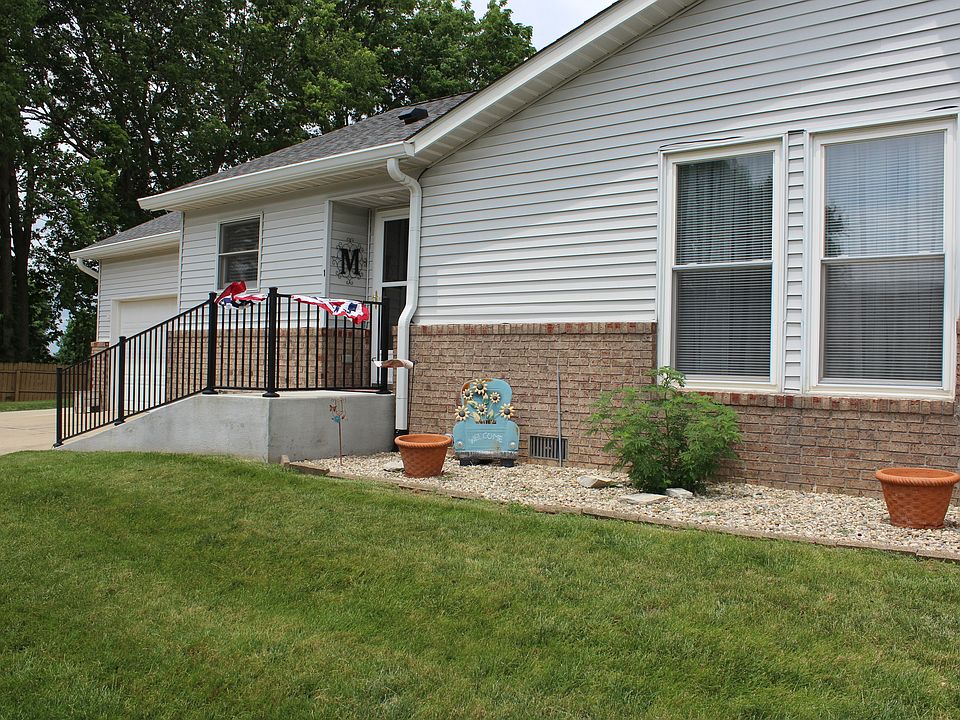 1st image of 400 Longcastle Dr APT 1