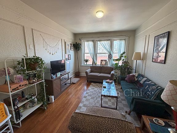 2nd image of 70 Chiswick Rd APT 15