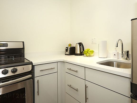 4th image of 348 E 51st St #3RR