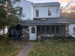 528 Chestnut St, Springdale, PA 15144