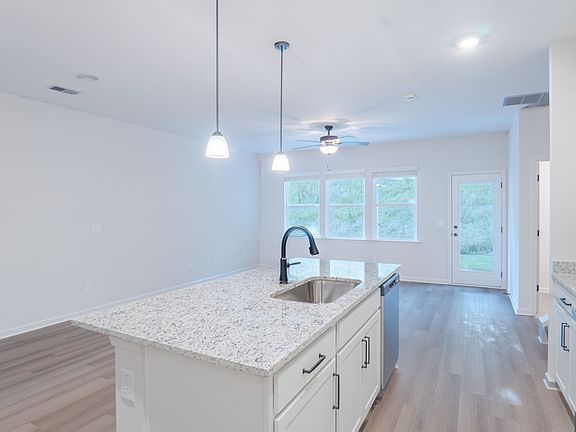 5th image of 411 Summit View Ln Unit 5