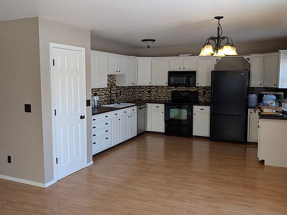 Full open kitchen (including new dishwasher) + pantry closet.