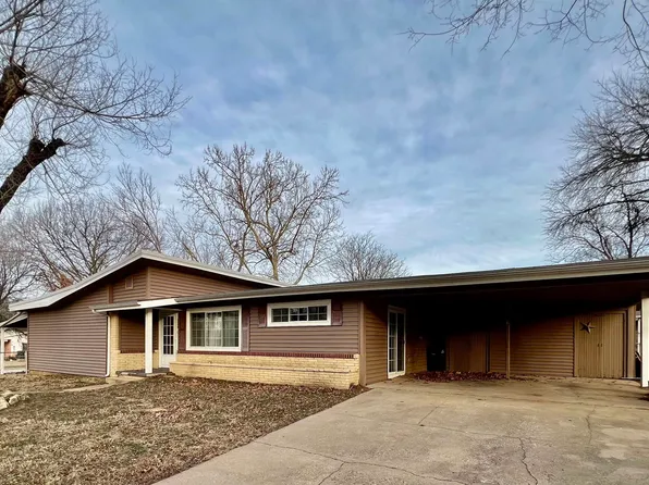 1116 W Pine Ave, Arkansas City, KS 67005