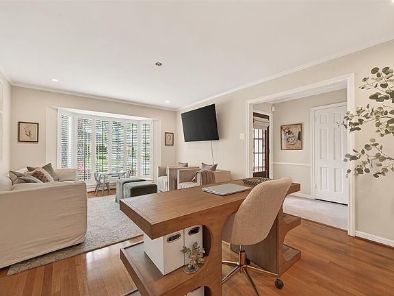 5th image of 10122 Pine Forest Rd