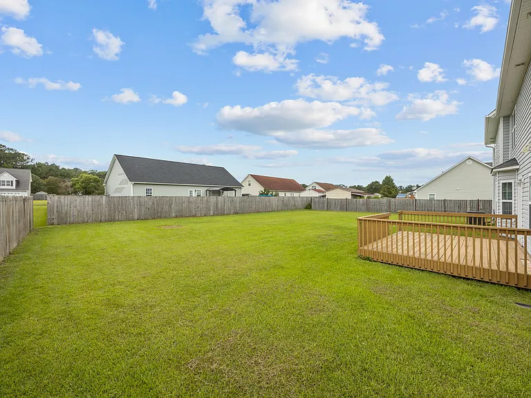 203 Macdonald Blvd — Photo 43