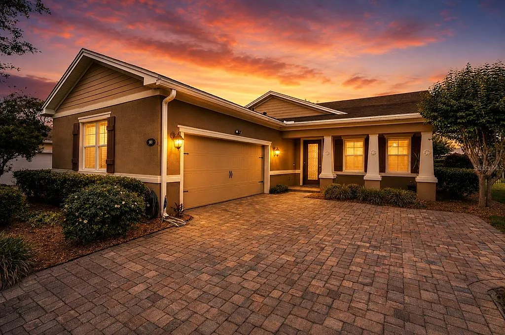 3 bed, 2.5 bath, 2024 sqft, $2,900 — Photo 1