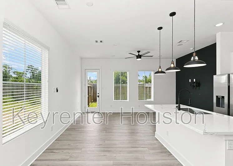 2908 Stevens St — Photo 3