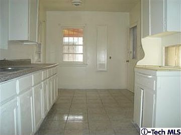4th image of 711 N Poinsettia Ave