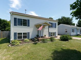 614 6th St, Colona, IL 61241