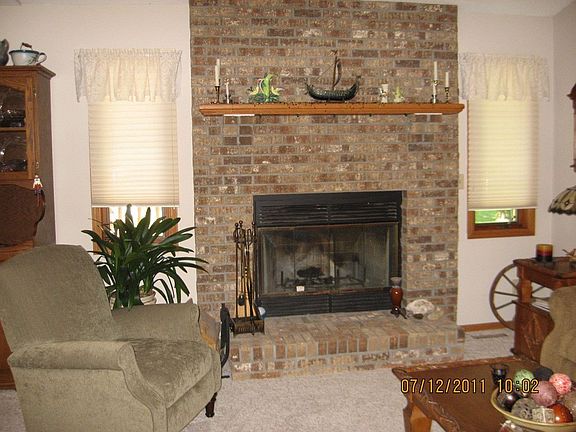 3rd image of 450 Crestview Ln NE